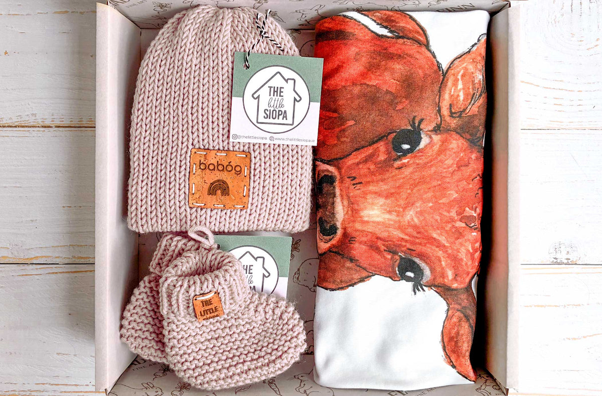 Suan, Farm Gate Organic Baby Blanket & Accessories Gift Box (Natural) Fiadh&Finn