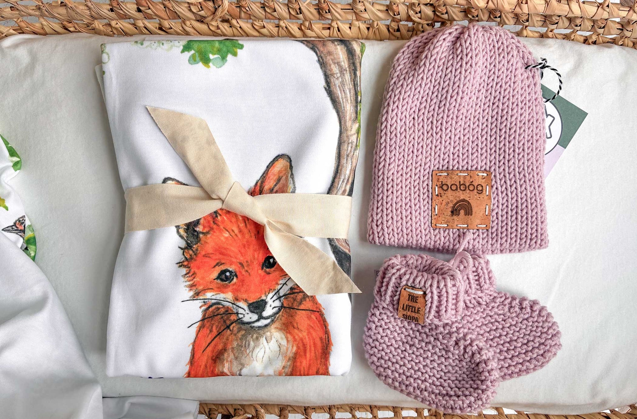 Suan, Woodland Friends Blanket & Accessories Baby Gift Box (Rose) Fiadh&Finn